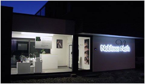 Noblesse Nails: 
			Debby Noblesse Hulste - Nieuwe nagelstudio - Nailcare.